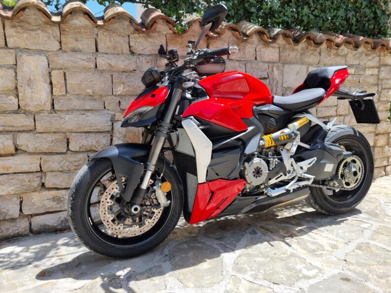 DUCATI STREETFIGHTER V2 1