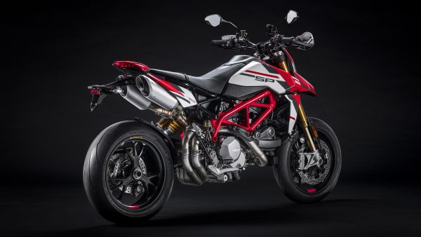 hypermotard-sp-my2021-04-gallery-1920x10809CF3621B-8545-DC4B-8CCD-3384C1976BFA.jpg