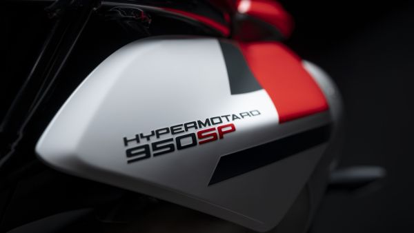 hypermotard-sp-my2021-20-gallery-1920x1080573147F7-7607-26FA-F03E-DF0760C37CF1.jpg