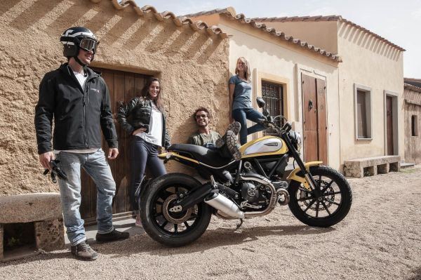 2014-ducati-scramblerDA1DE8F0-7B8F-4B0D-DC04-AC84C8E3AA65.jpg