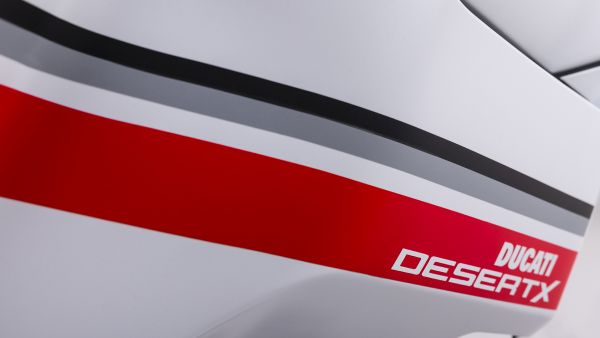 ducati-desertx-my22-11-gallery-studio-1920x1080DE22A4B3-07AF-0DD6-BB55-FCFB54AF8D50.jpg