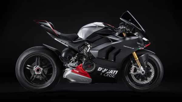 panigale-v4-sp2-03-studio-gallery-1920x10802ADFE397-DDF3-582A-59CE-899CC5B36197.jpg