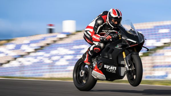 panigale-v4-sp2-05-track-gallery-1920x108074F0D873-0BD9-8923-A065-7362E971B4A1.jpg