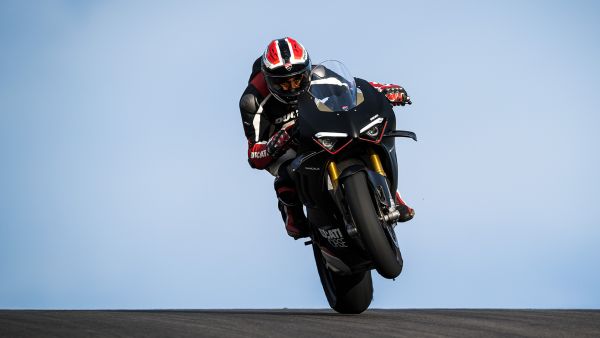 panigale-v4-sp2-07-track-gallery-1920x10808F567062-5E45-1B9D-6D6E-2C8BC4AA2986.jpg