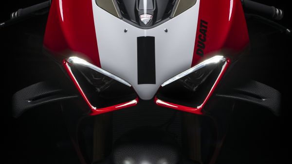 ducati-panigale-v4r-my23-tech-specs-gallery-01-1920x1080-3EF6A15BE-491E-0EAC-0DA7-2C8A5A470E6E.jpg