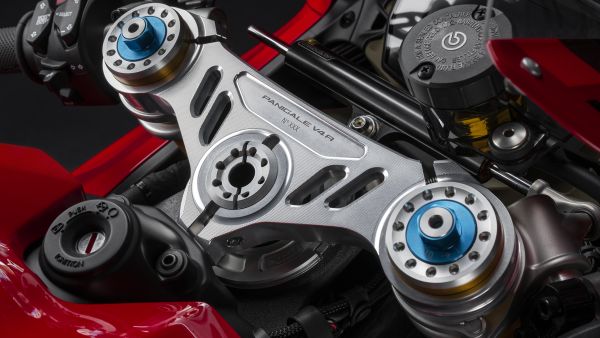 ducati-panigale-v4r-my23-tech-specs-gallery-03-1920x1080-297A3284E-159D-DD18-4D00-17870A45D515.jpg