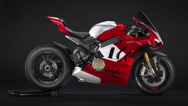 ducati-panigale-v4r-my23-tech-specs-gallery-07-1920x1080-26440ED03-B591-E27A-D3D1-6EC1DCA5B044.jpg