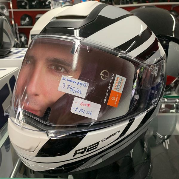 schuberth-r2-bijelocrna-l5c774b14-3b2b-72c5-0b71-73757af382c7FBE6FCC5-129C-995E-D1F7-567109EA705B.jpg