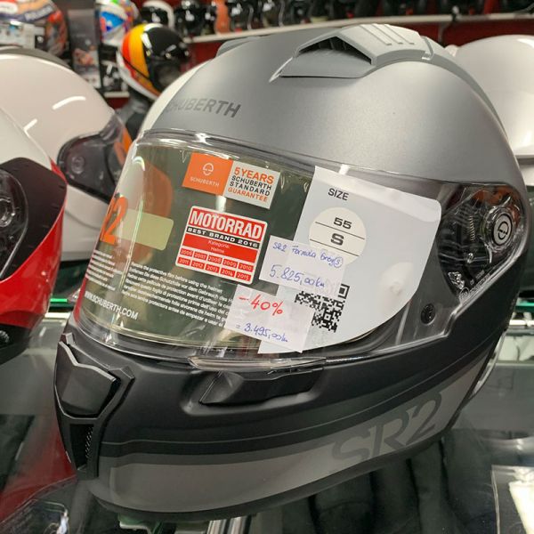 schuberth-sr2-sivocrna-sa20ebb5d-f5db-528a-725d-bdcec60a4993F372EA92-DFFA-2973-6646-35D70921DBF9.jpg