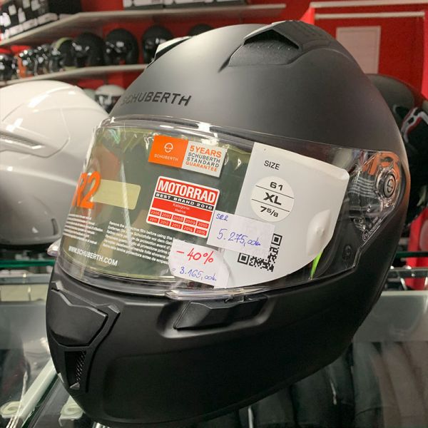 schuberth-sr2-xl-crna9d5c5b8b-655b-d7c8-9e54-05e237a02e0b7741DD32-C4A8-D9D1-EE56-ACB44F137F31.jpg