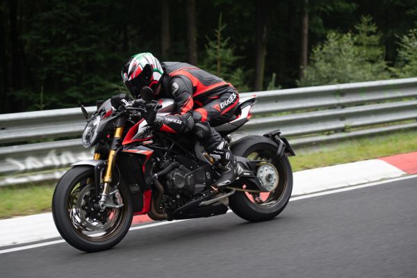 brutale-1000-nurburgring-1ac827aba-9156-8f20-7e1f-3e343215a8992388C184-31A1-7725-7325-E4E0542B9C3F.jpg