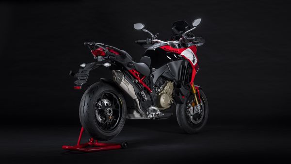 ducati-mts-v21n-15-gallery-studio-1920x108013F6C0D7-5DAD-01A4-DFEB-E08B771248A0.jpg