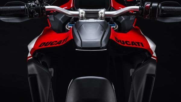 ducati-mts-v21n-32-gallery-studio-1920x108097FF0E67-A5AB-A634-0249-FAF2BFE08267.jpg