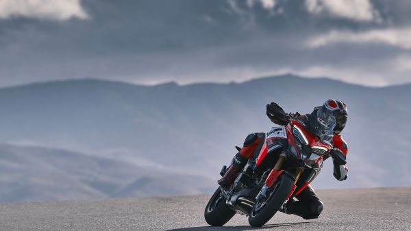 ducati-mts-v21n-ambience-57-gallery-1920x1080DC782B6D-114E-E0C6-F438-A52929937216.jpg