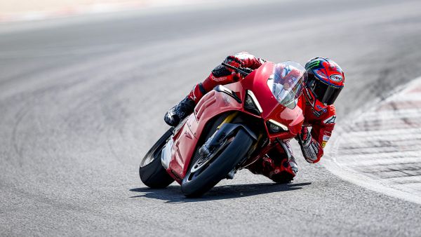 panigale-my22-dinamica-36-gallery-1920x10805D33B4E4-19B5-A496-651C-0A89C8EE20EF.jpg