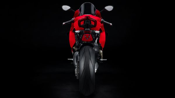 panigale-my22-studio-43-gallery-1920x1080598424B6-D2A7-6F97-B558-D27B3364DB4E.jpg